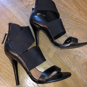 Steve Madden Regulayt black strappy heels